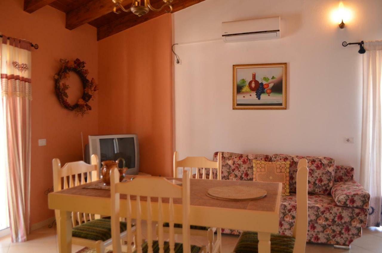 Jelena'S Luxury Apartments Sarandë Buitenkant foto