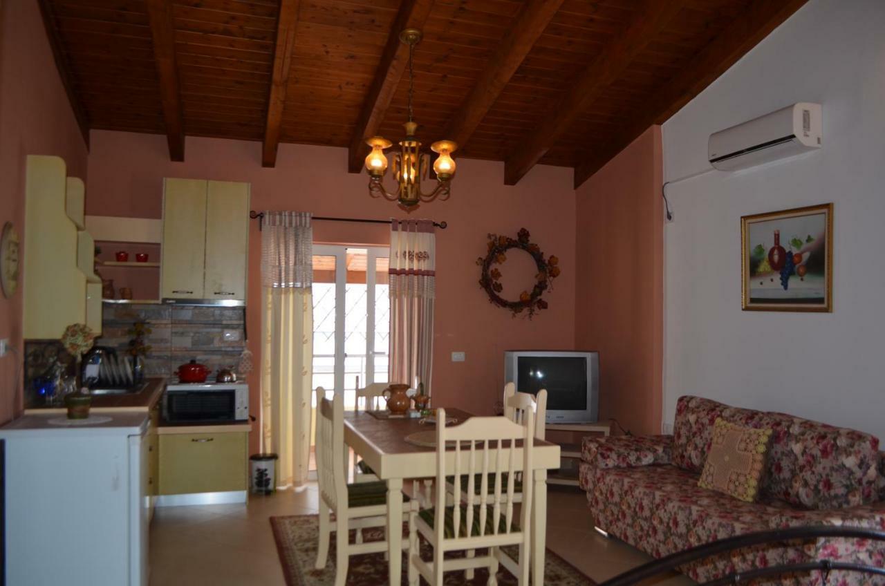 Jelena'S Luxury Apartments Sarandë Buitenkant foto