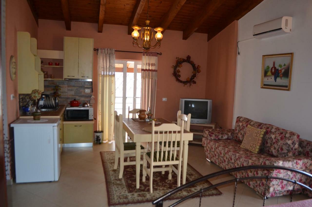 Jelena'S Luxury Apartments Sarandë Buitenkant foto